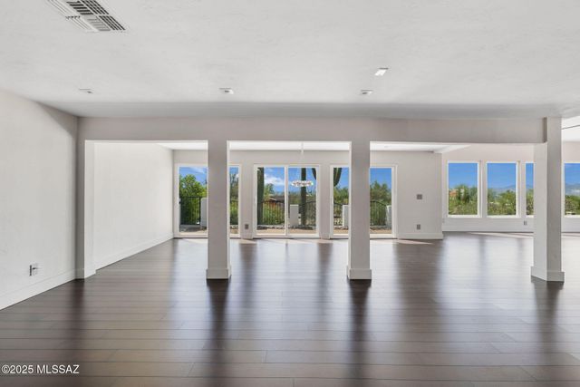 6640 N Camino Padre Isidoro, Tucson, AZ 85718