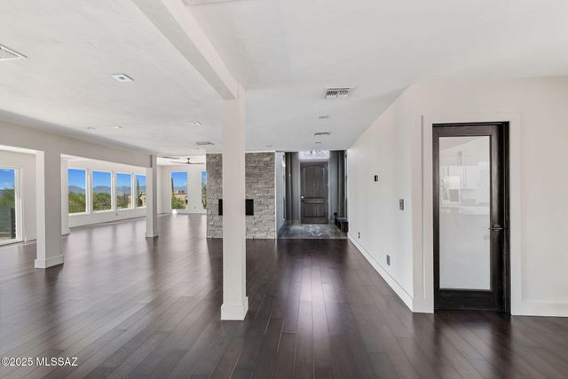 6640 N Camino Padre Isidoro, Tucson, AZ 85718