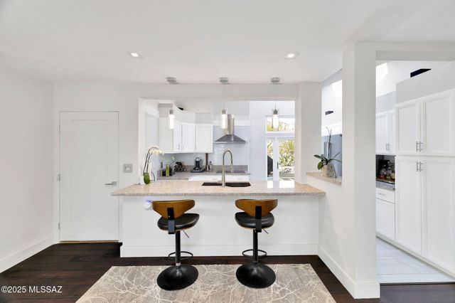 6640 N Camino Padre Isidoro, Tucson, AZ 85718