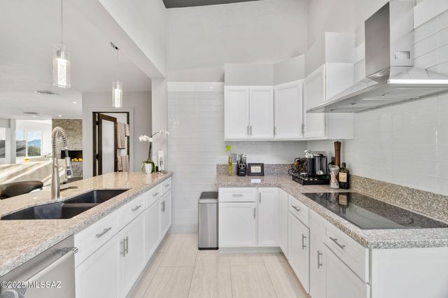 6640 N Camino Padre Isidoro, Tucson, AZ 85718