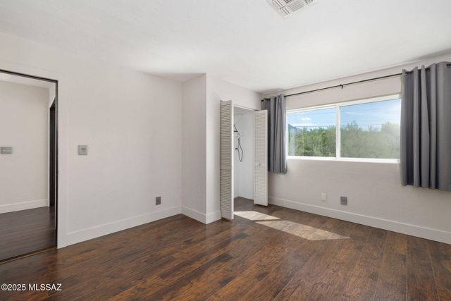 6640 N Camino Padre Isidoro, Tucson, AZ 85718