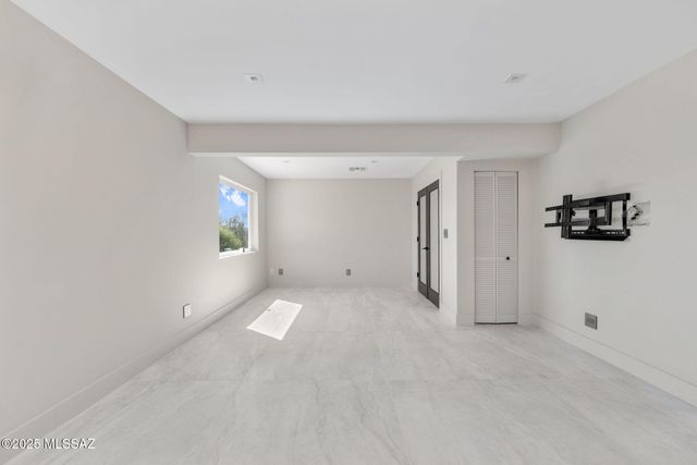 6640 N Camino Padre Isidoro, Tucson, AZ 85718