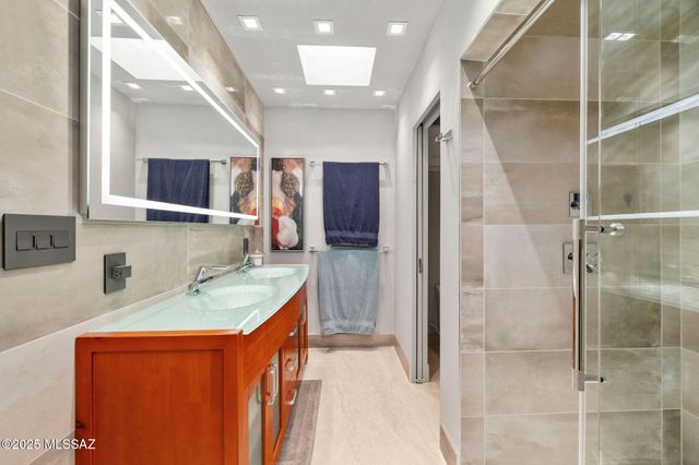 6640 N Camino Padre Isidoro, Tucson, AZ 85718