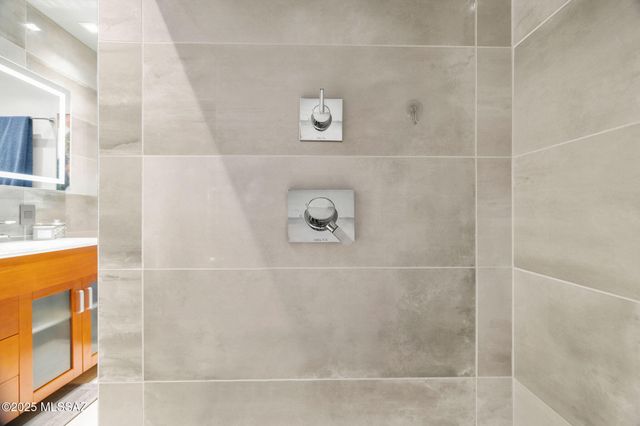 6640 N Camino Padre Isidoro, Tucson, AZ 85718