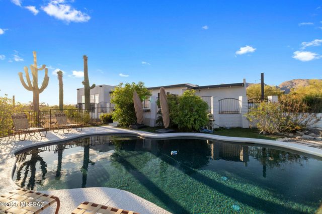 6640 N Camino Padre Isidoro, Tucson, AZ 85718