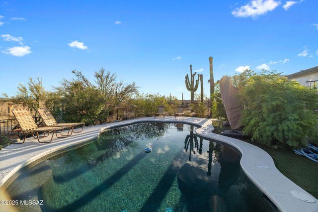 6640 N Camino Padre Isidoro, Tucson, AZ 85718