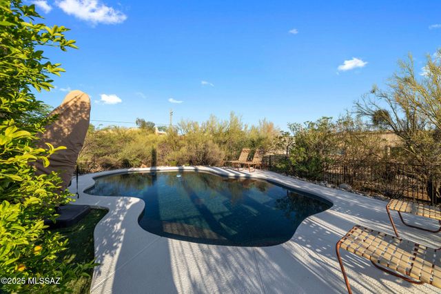 6640 N Camino Padre Isidoro, Tucson, AZ 85718