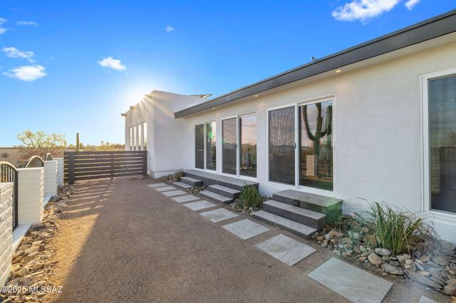 6640 N Camino Padre Isidoro, Tucson, AZ 85718