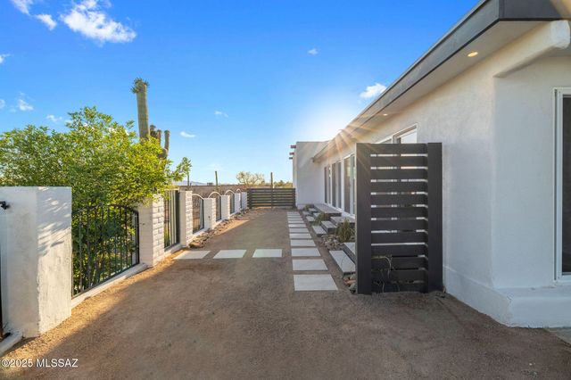 6640 N Camino Padre Isidoro, Tucson, AZ 85718