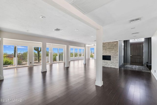 6640 N Camino Padre Isidoro, Tucson, AZ 85718