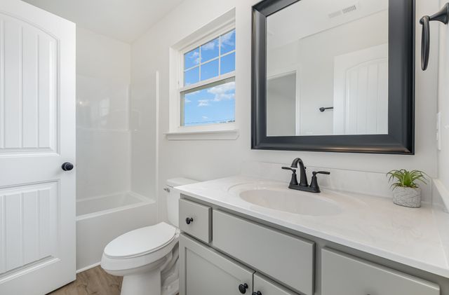 219 Hannah Lee Hill Rd, La Vergne, TN 37086