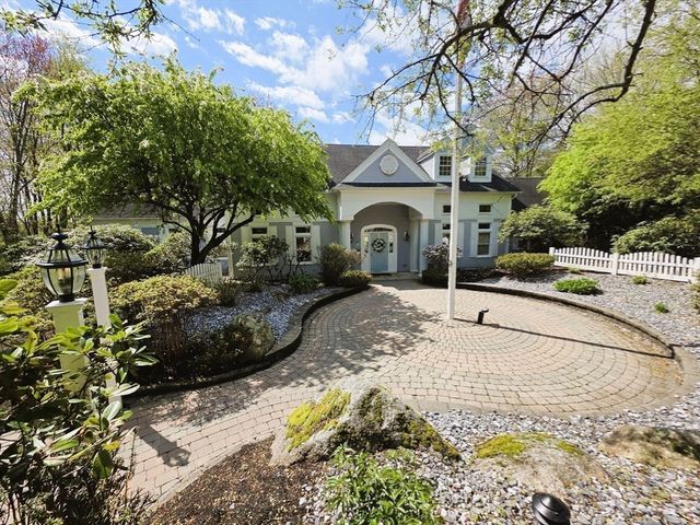 41 Juniperwood Dr, Haverhill, MA 01832