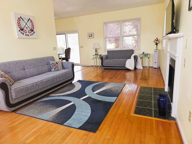 41 Juniperwood Dr, Haverhill, MA 01832