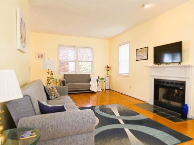 41 Juniperwood Dr, Haverhill, MA 01832
