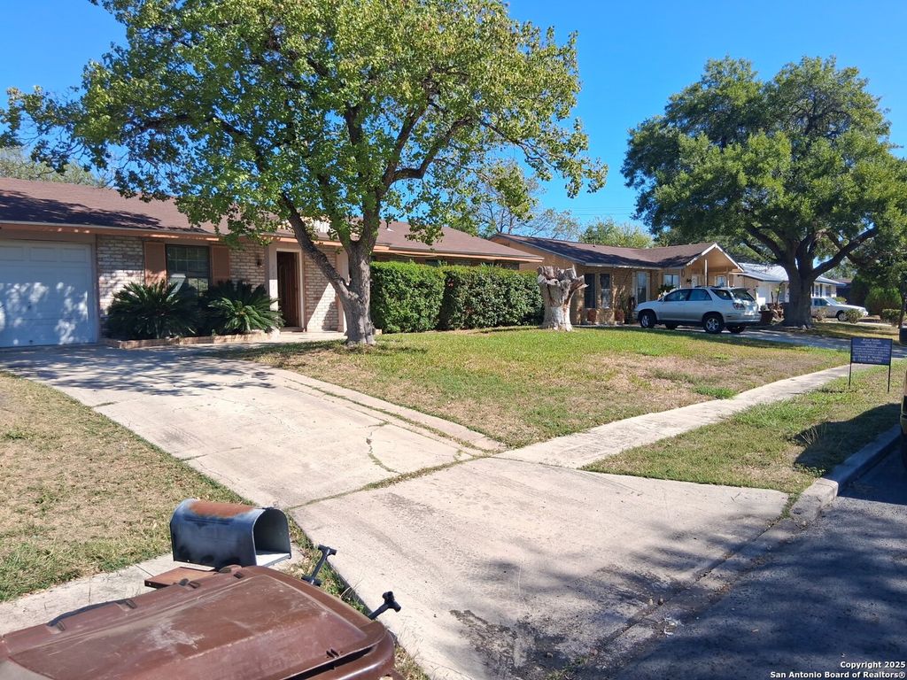 7331 Glen MNR, San Antonio, TX 78239