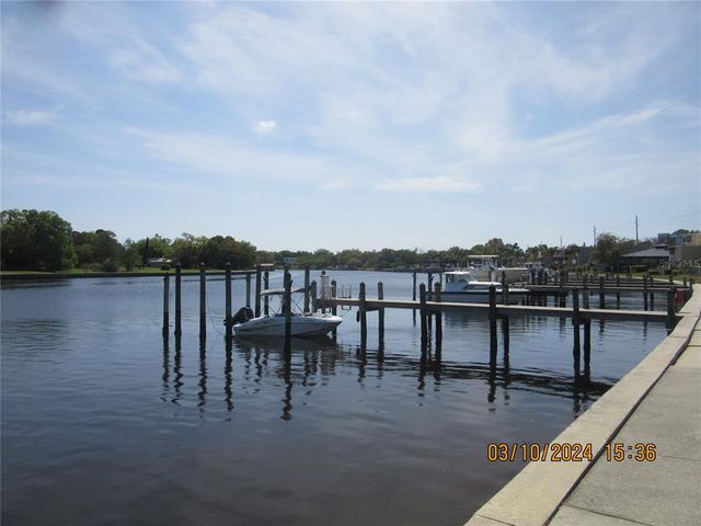 2424 W TAMPA BAY BLVD L202, Tampa, FL 33607