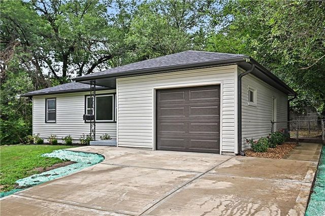6132 Haskell Avenue, Kansas City, KS 66104