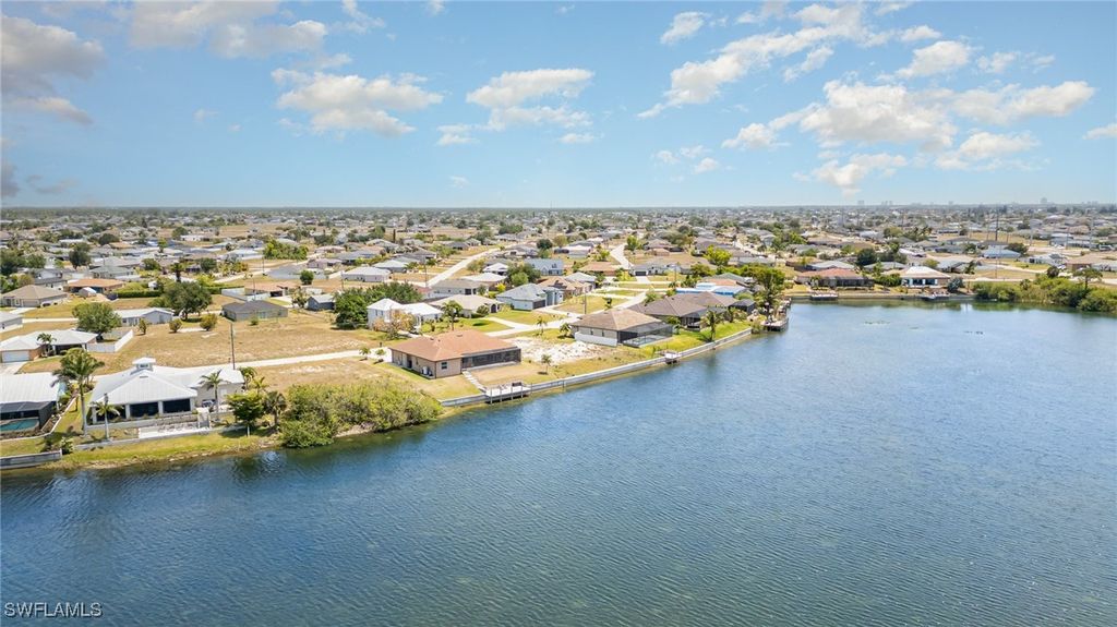 346 NW 25th TER, Cape Coral, FL 33993