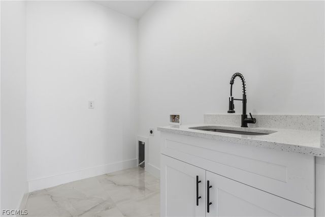 1030 NE 2nd AVE, Cape Coral, FL 33909