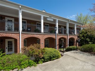 2688 Greenville Highway E, Flat Rock, NC 28731