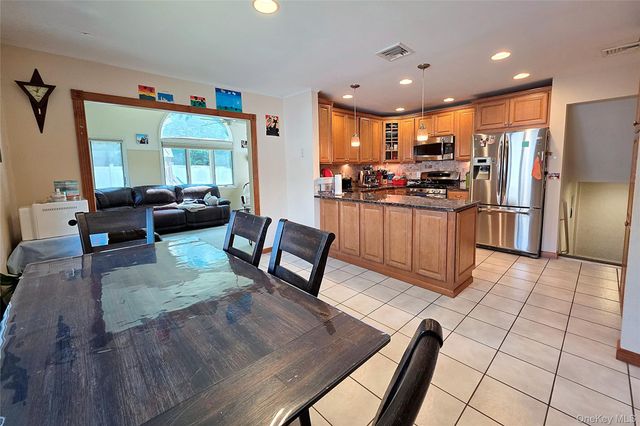 110 Briarwood Lane, Plainview, NY 11803