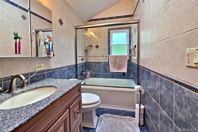 110 Briarwood Lane, Plainview, NY 11803