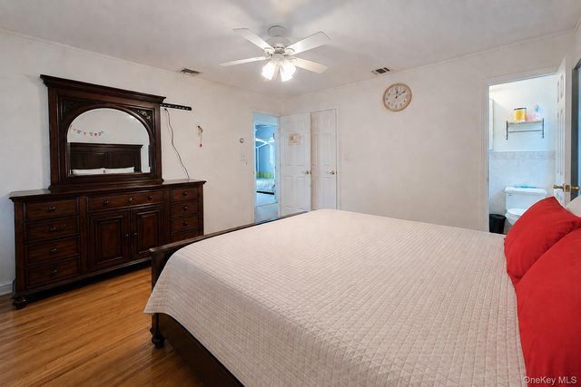 110 Briarwood Lane, Plainview, NY 11803