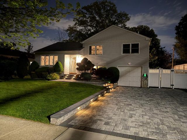 110 Briarwood Lane, Plainview, NY 11803