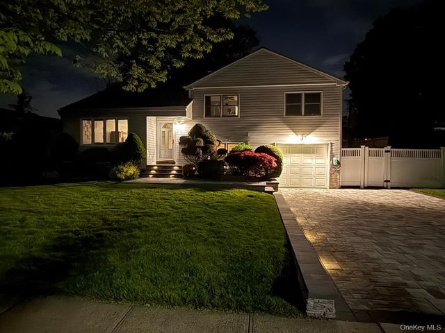 110 Briarwood Lane, Plainview, NY 11803