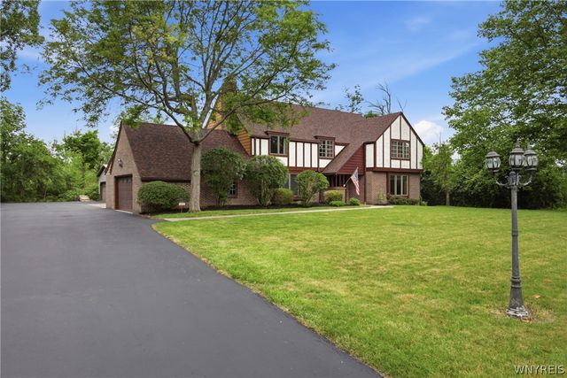 51 Schlemmer Road, Lancaster, NY 14086