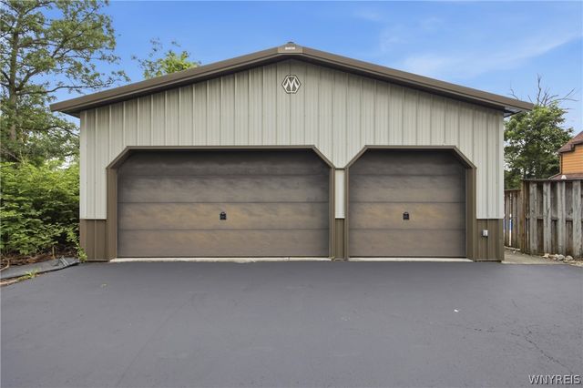 51 Schlemmer Road, Lancaster, NY 14086