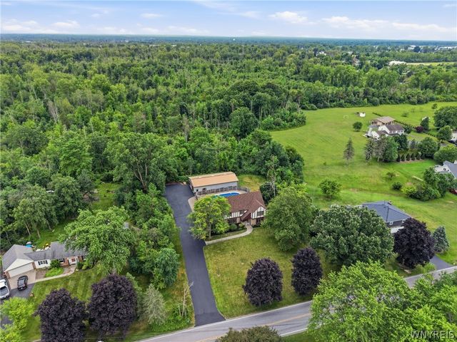 51 Schlemmer Road, Lancaster, NY 14086