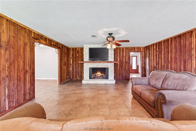 2828 Hwy 36 S, Caldwell, TX 77836