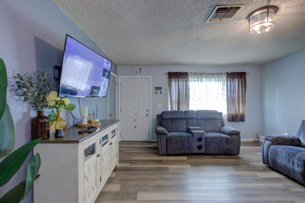 Image 10 of property listing at 7139 Center St. # 7141, Winton, CA 95388