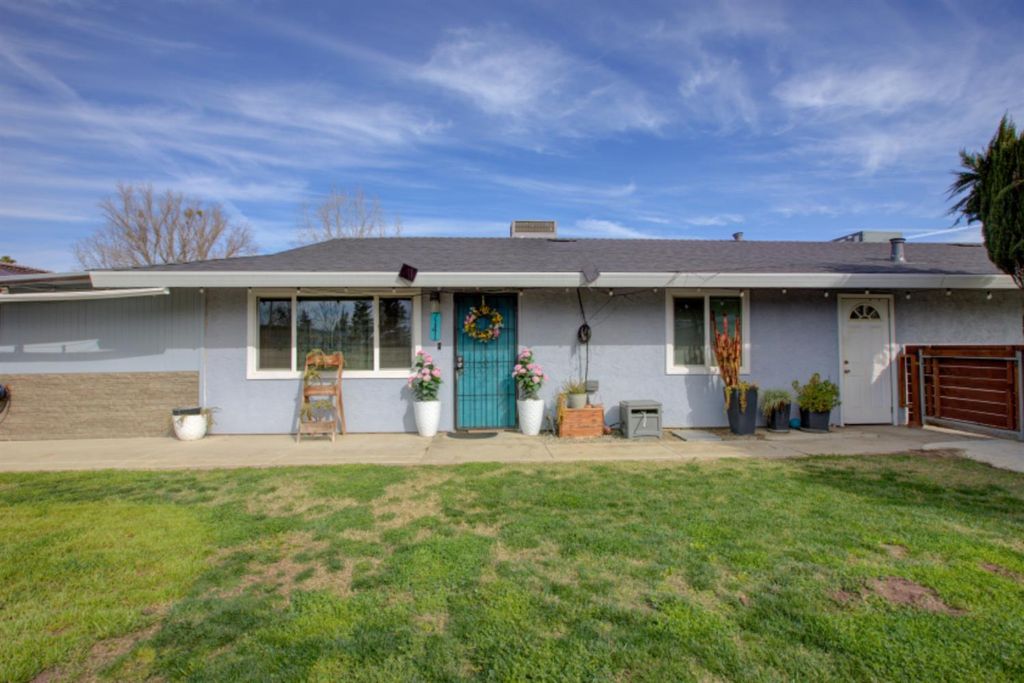 Image 5 of property listing at 7139 Center St. # 7141, Winton, CA 95388