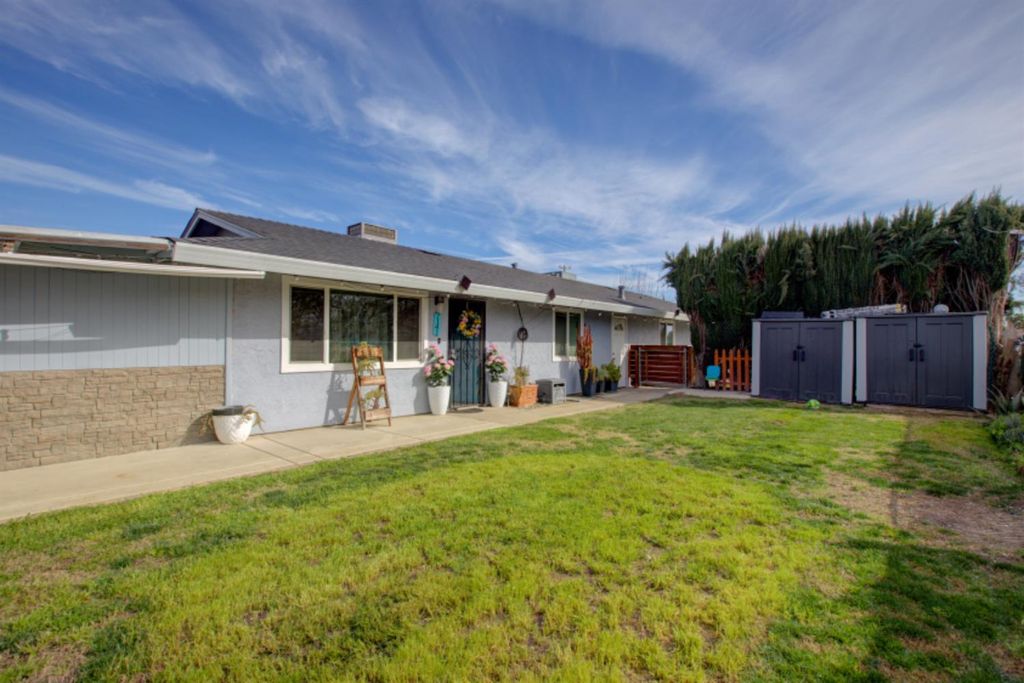 Image 7 of property listing at 7139 Center St. # 7141, Winton, CA 95388