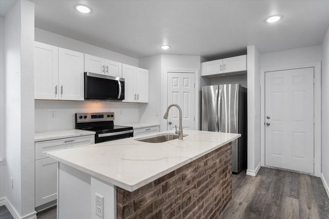 2004 W 2nd Avenue, Corsicana, TX 75110