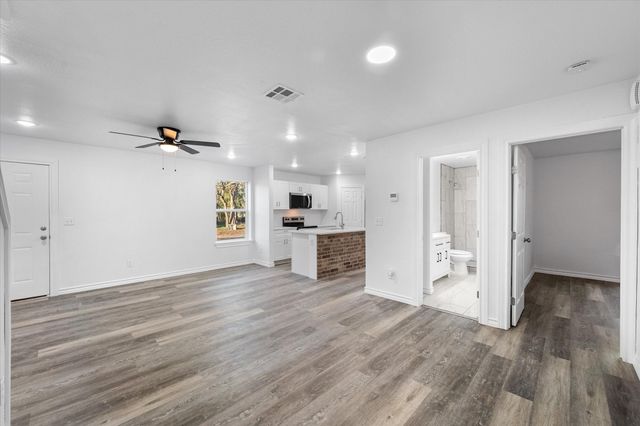 2004 W 2nd Avenue, Corsicana, TX 75110