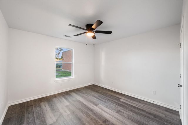 2004 W 2nd Avenue, Corsicana, TX 75110