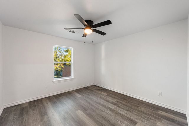 2004 W 2nd Avenue, Corsicana, TX 75110