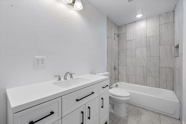 2004 W 2nd Avenue, Corsicana, TX 75110