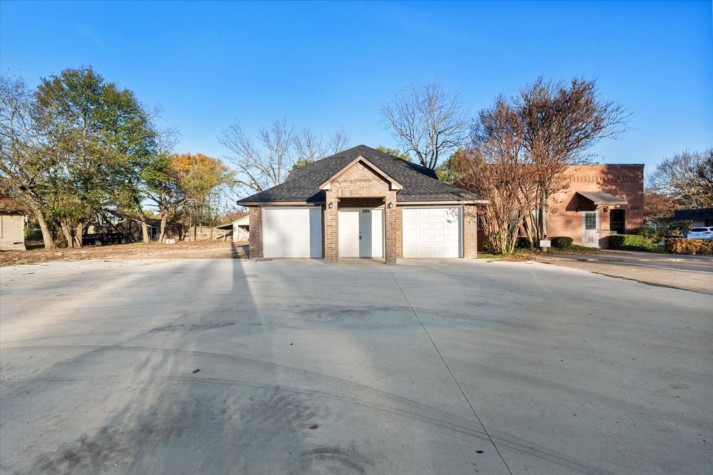 2004 W 2nd Avenue, Corsicana, TX 75110