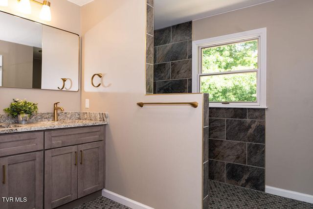 2236 Sheffield Street, Kingsport, TN 37660