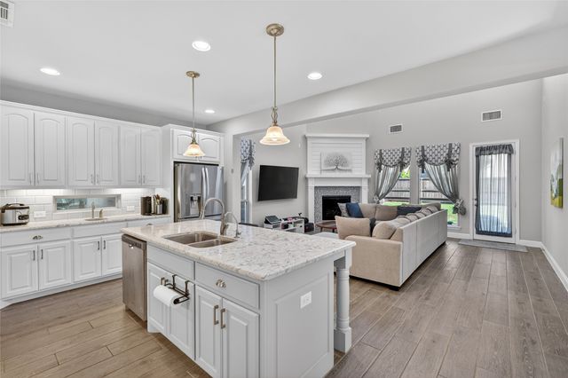 6808 Rowlett Drive, Mckinney, TX 75070