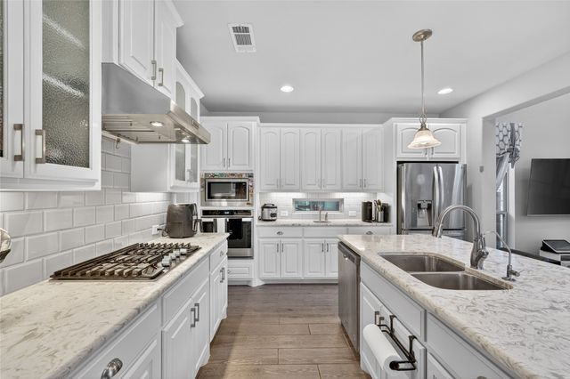 6808 Rowlett Drive, Mckinney, TX 75070