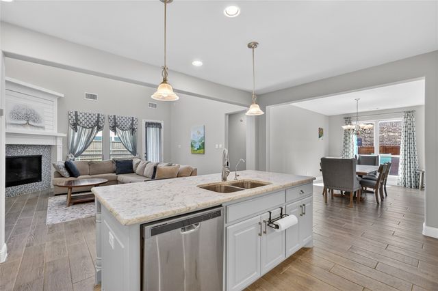 6808 Rowlett Drive, Mckinney, TX 75070