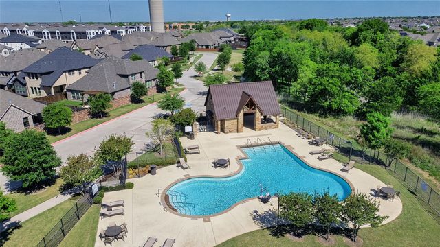 6808 Rowlett Drive, Mckinney, TX 75070
