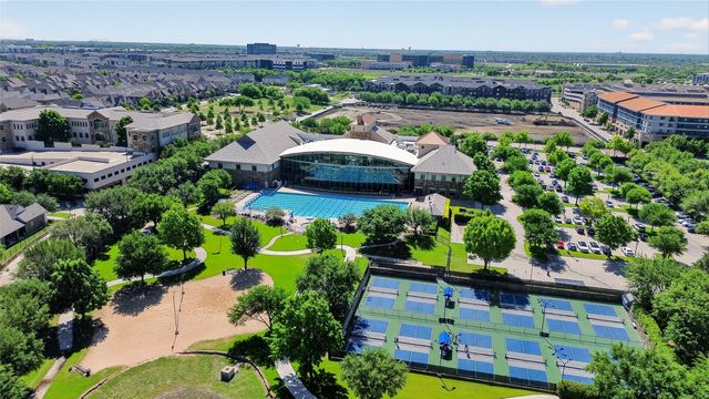 6808 Rowlett Drive, Mckinney, TX 75070