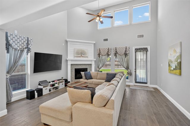 6808 Rowlett Drive, Mckinney, TX 75070