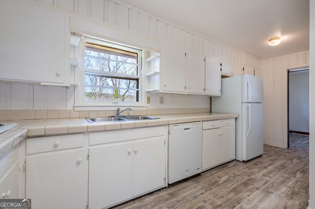 33 Summit Drive, Lindale, GA 30147
